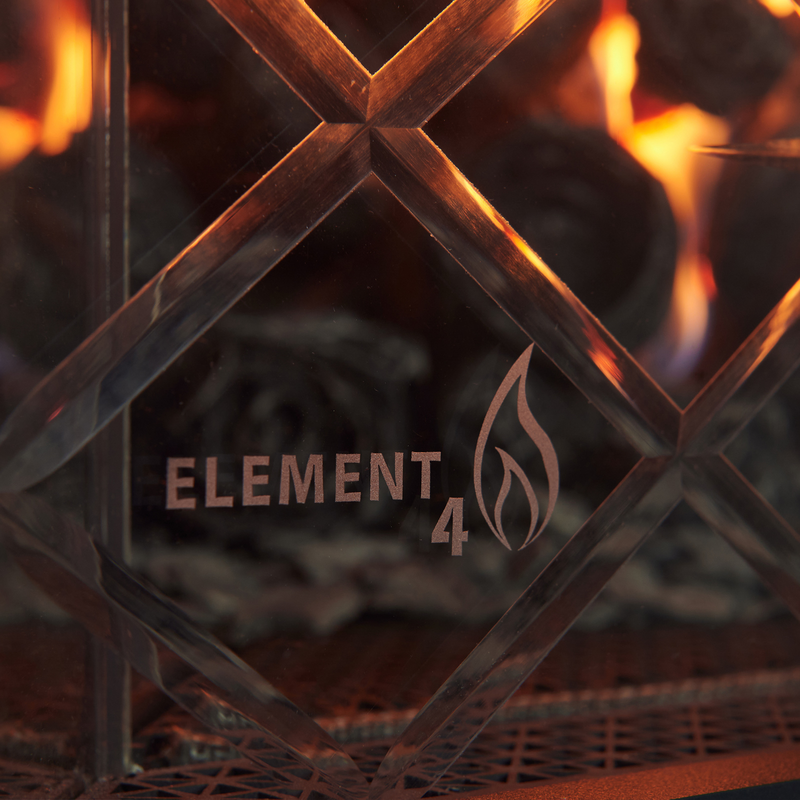 Element4 Architect Series vierzijdige gashaard in een interieur