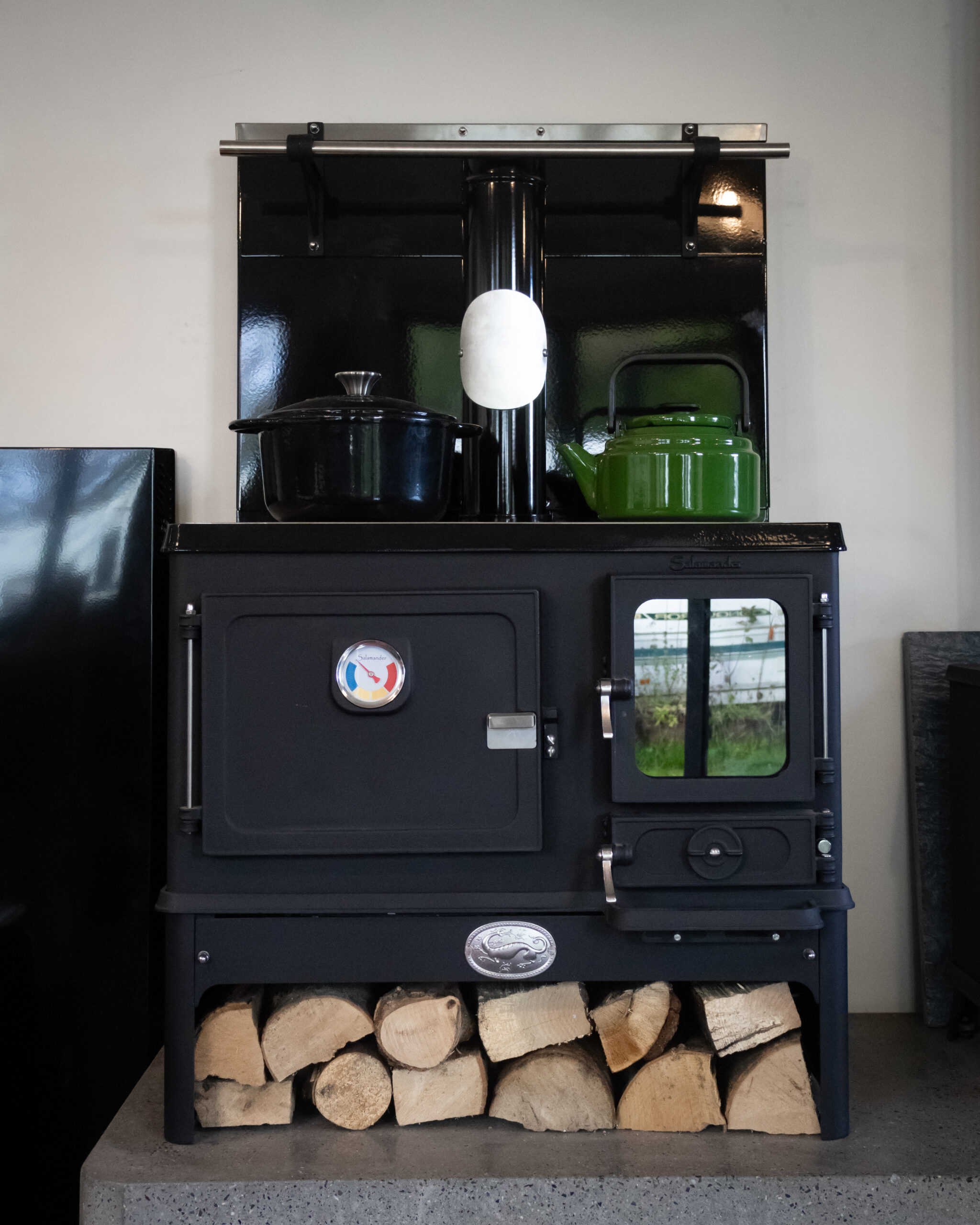 Little Range houtfornuis met optionele spatwand en keukenrail