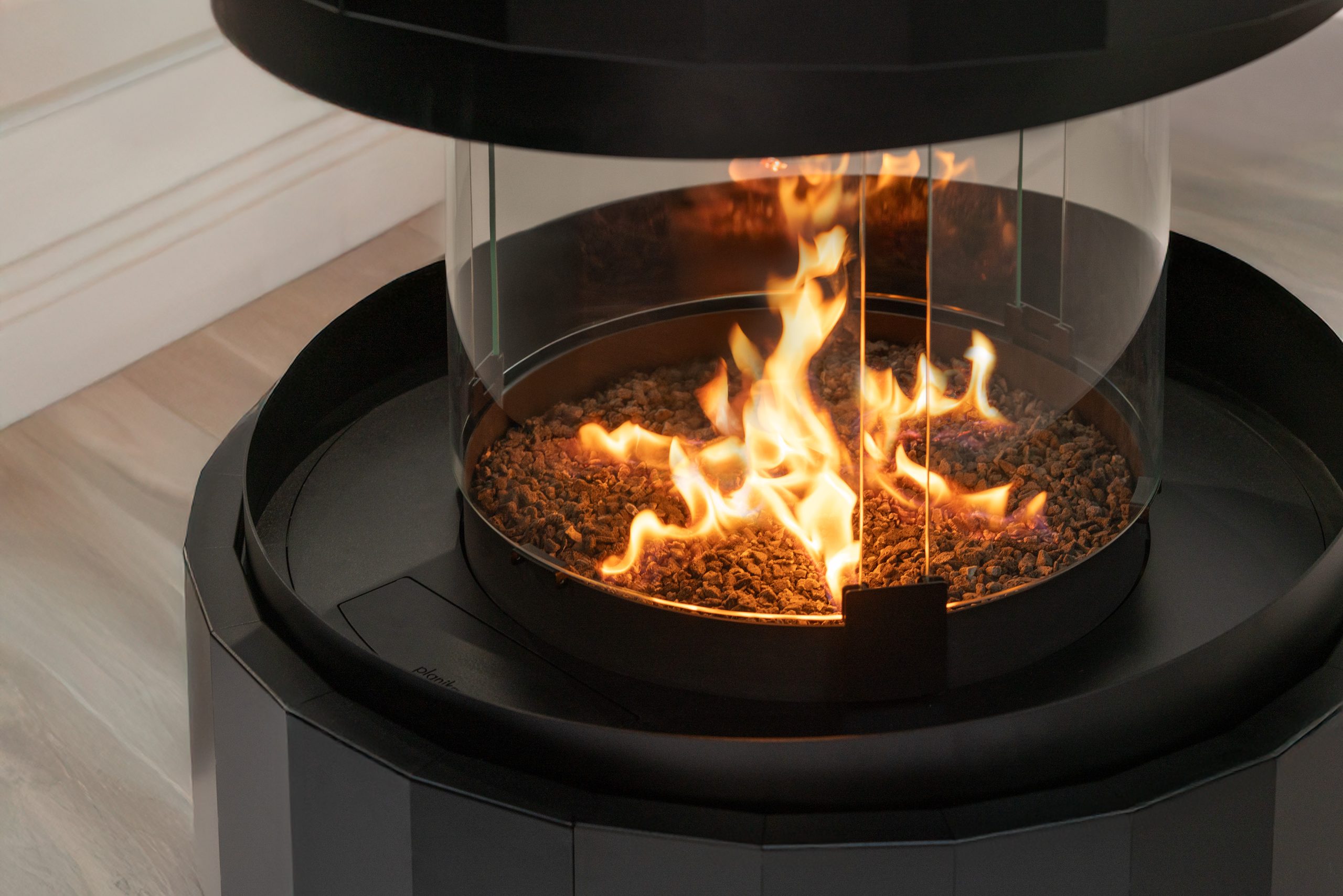 Detail van de ronde vuurzone en Comet-brander van Planika Pillar