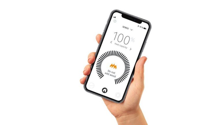 Tulikivi Senso-app op een smartphone voor bediening van de kachelregelaar