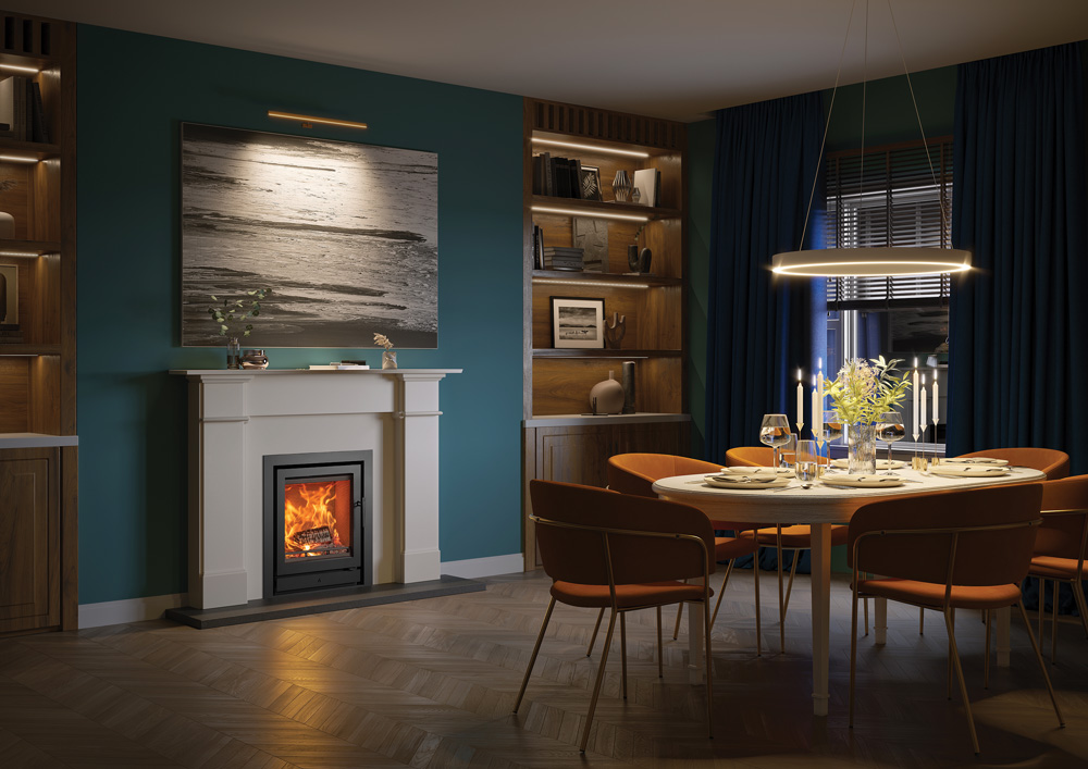 Riva2 55 Ecodesign haard met Profil 3-zijdig frame. Ook afgebeeld, Stovax Claremont kalkstenen schoorsteenmantel.