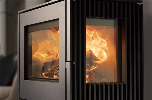 Trimline Woody Loft Aero-O houtkachel met opengewerkte zijpanelen en zijglas